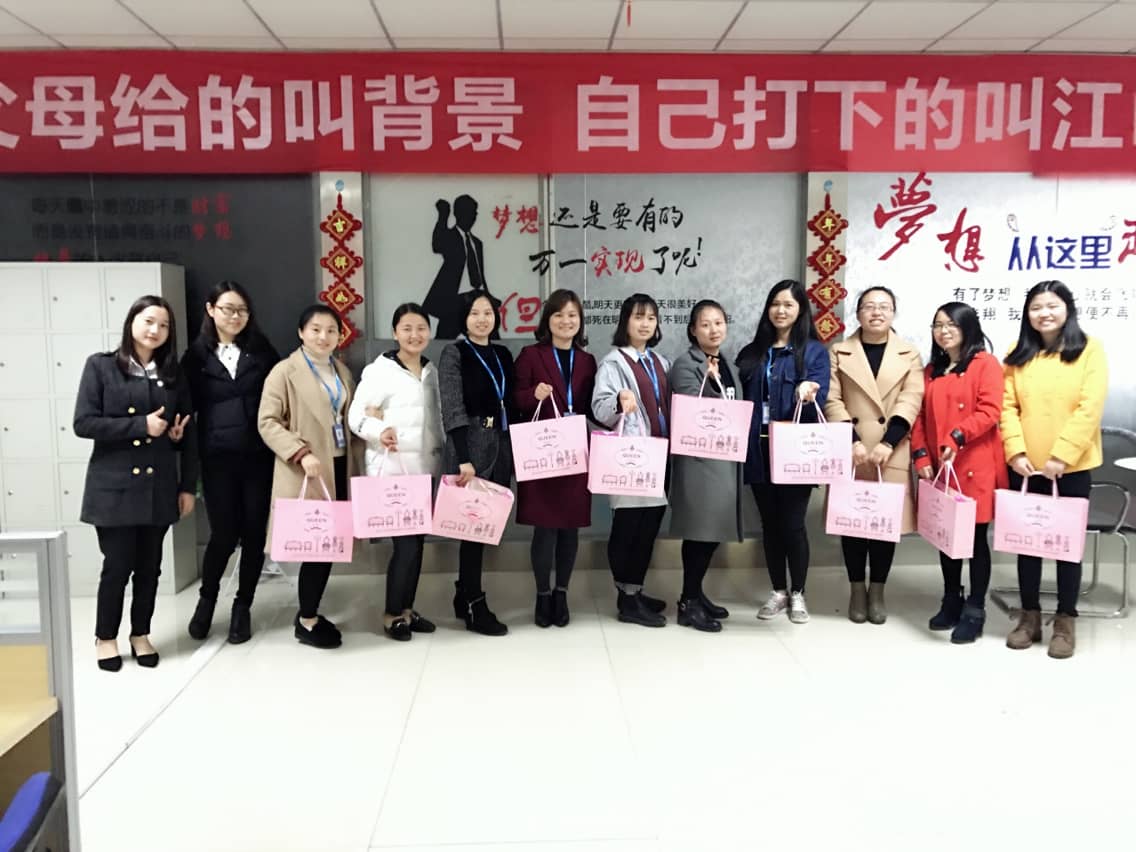 陽春三月的明媚陽光，也遠不及華邦的女神們！