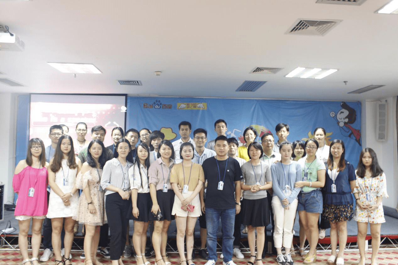 登上演講舞臺(tái)的ta，耀眼skr人